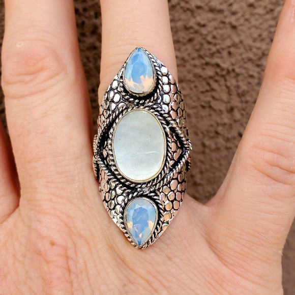 New Mother of Pearl & Milky Opal 925 Silver Statement Ring. - Picture 10 of 16